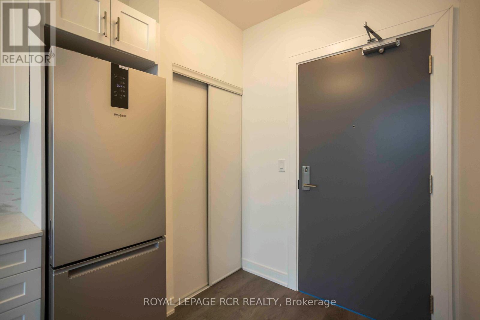 303 - 705 Davis Drive, Newmarket, Ontario  L3Y 2R2 - Photo 5 - N12616654