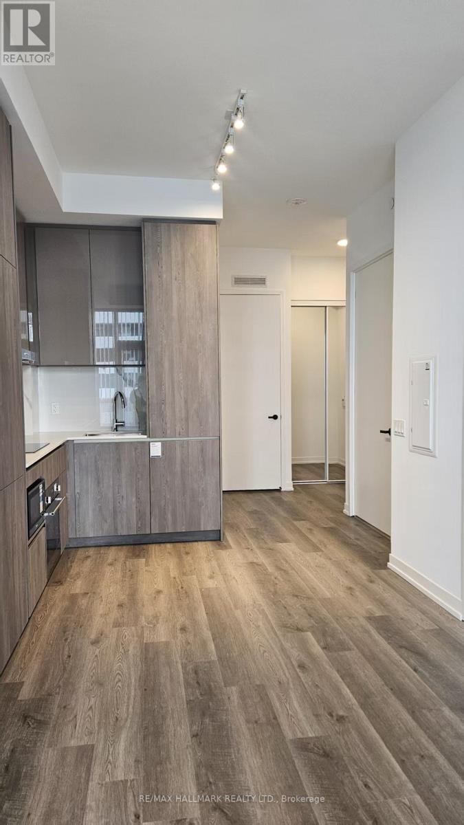 1910 - 8 Interchange Way, Vaughan, Ontario  L4K 4M3 - Photo 9 - N12616692