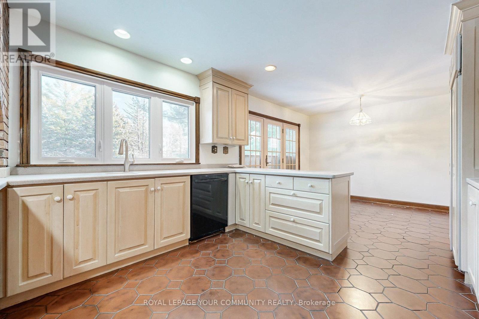 231 Ridge Road, Aurora, Ontario  L4G 0M3 - Photo 11 - N12616698