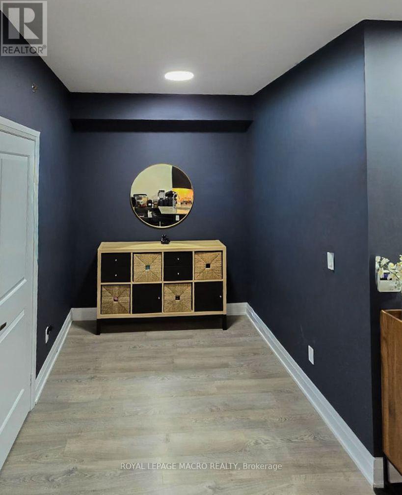 906 - 55 Speers Road, Oakville, Ontario  L6K 3R6 - Photo 3 - W12616638