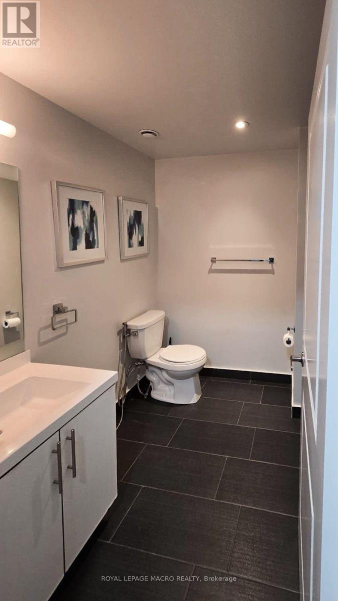 906 - 55 Speers Road, Oakville, Ontario  L6K 3R6 - Photo 7 - W12616638