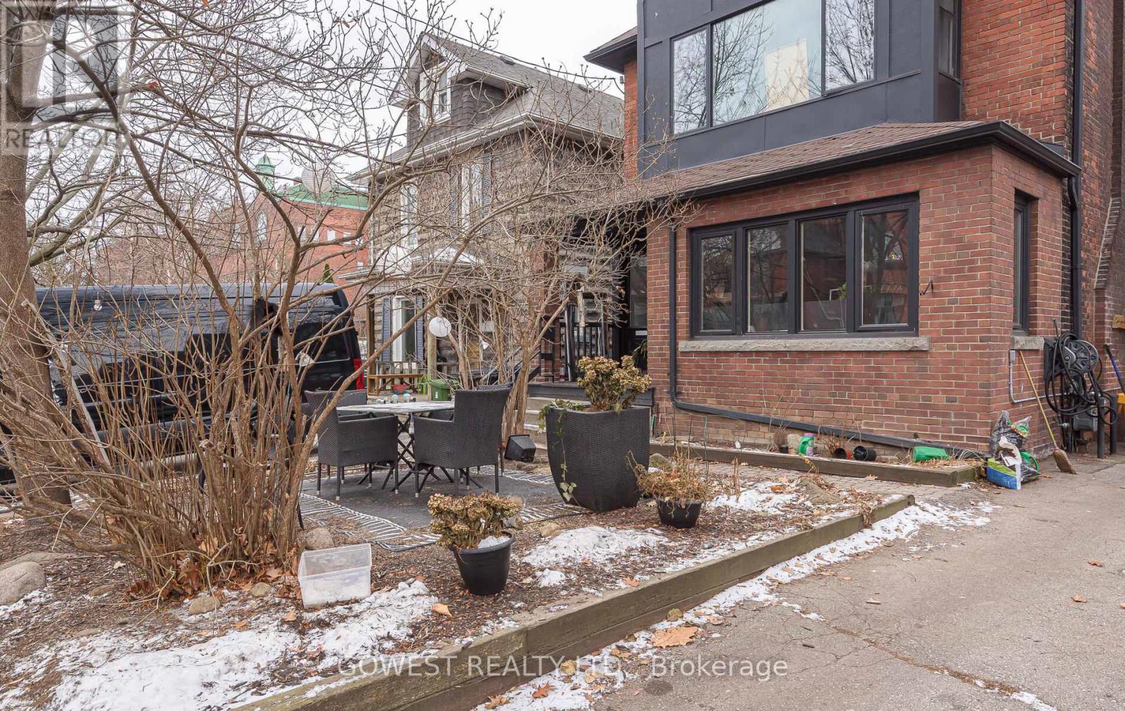 5 - 312 Quebec Avenue, Toronto, Ontario  M6P 2V3 - Photo 2 - W12616640
