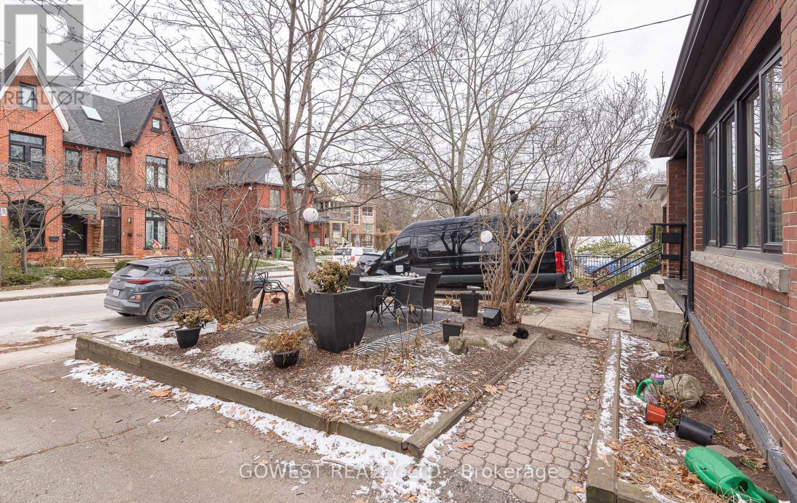 5 - 312 Quebec Avenue, Toronto, Ontario  M6P 2V3 - Photo 3 - W12616640
