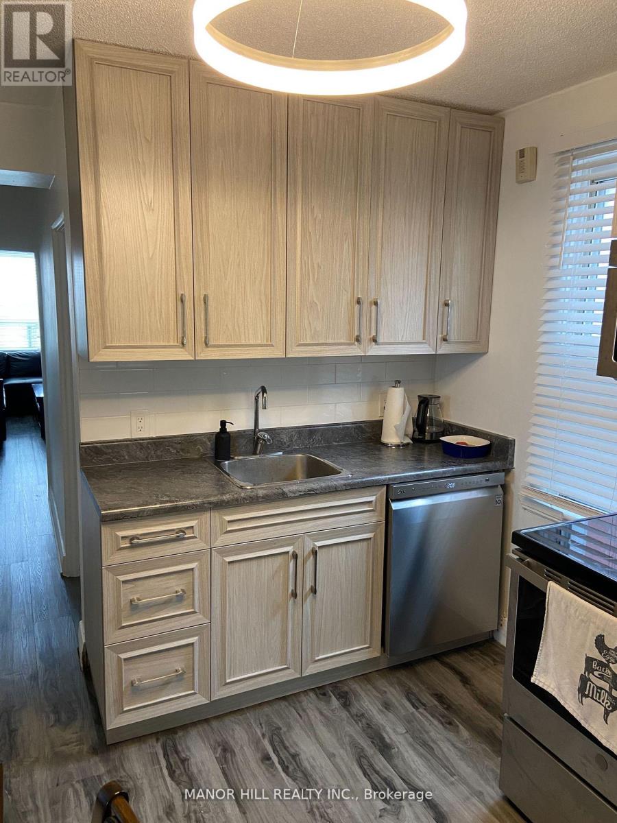 #2 - 929 Lakeshore Road E, Mississauga, Ontario  L5E 1E3 - Photo 4 - W12616642