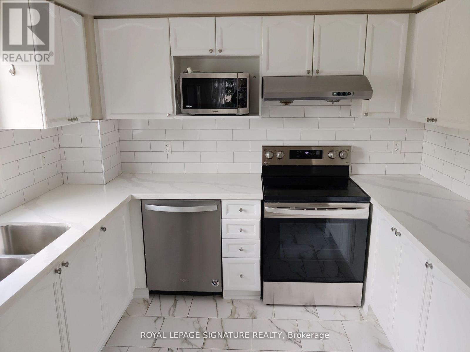 33 - 1525 South Parade Court, Mississauga, Ontario  L5M 6E9 - Photo 2 - W12616658