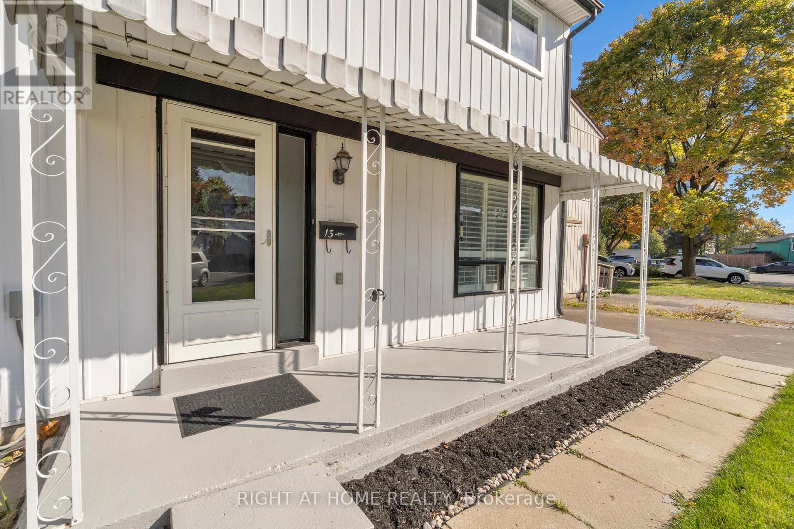 13 Huntingwood Crescent, Brampton, Ontario  L6S 1S5 - Photo 3 - W12616664