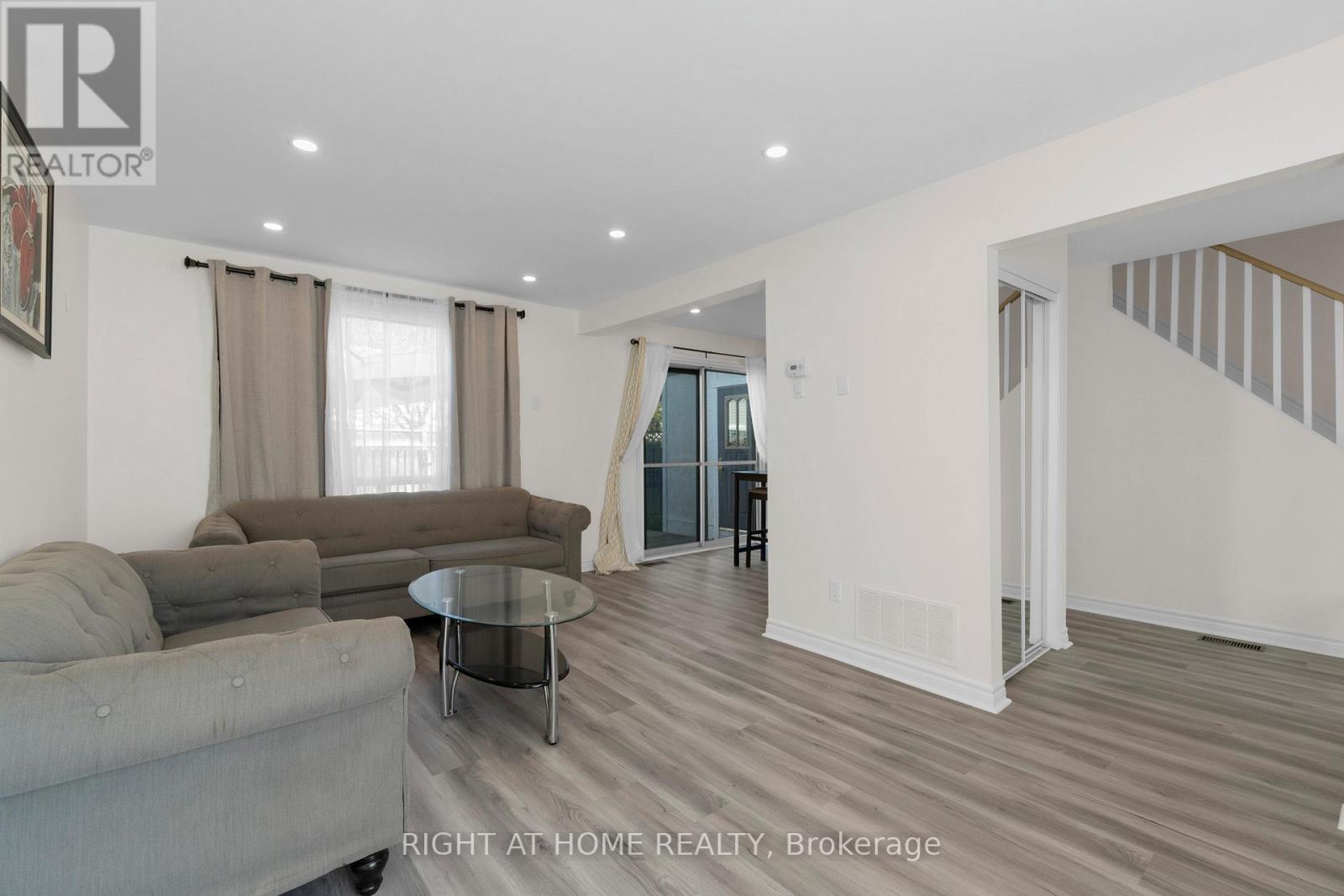 13 Huntingwood Crescent, Brampton, Ontario  L6S 1S5 - Photo 5 - W12616664