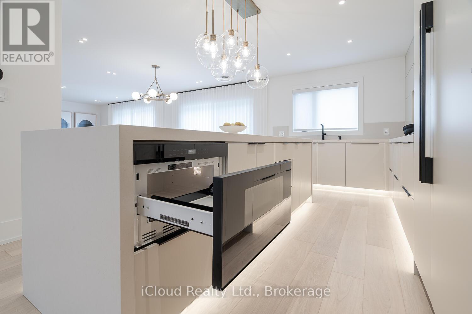 5389 Kindos Street, Burlington, Ontario  L7L 7M6 - Photo 16 - W12616690