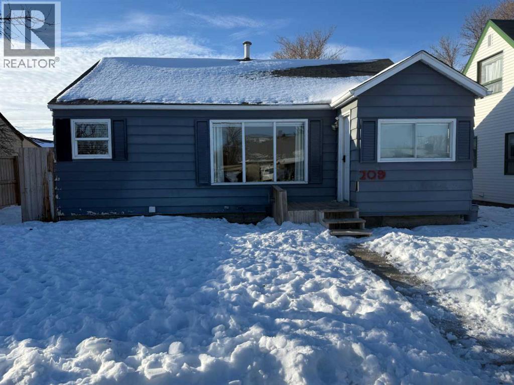 209 2 Street W, Bow Island, Alberta  T0K 0G0 - Photo 1 - A2273594
