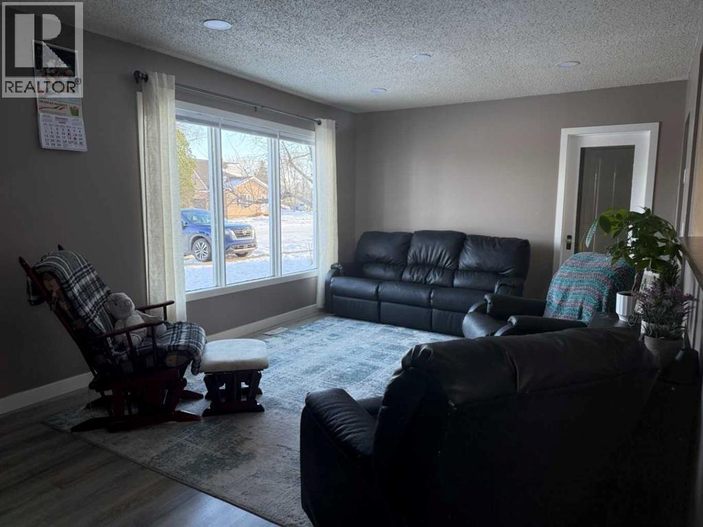 209 2 Street W, Bow Island, Alberta  T0K 0G0 - Photo 4 - A2273594