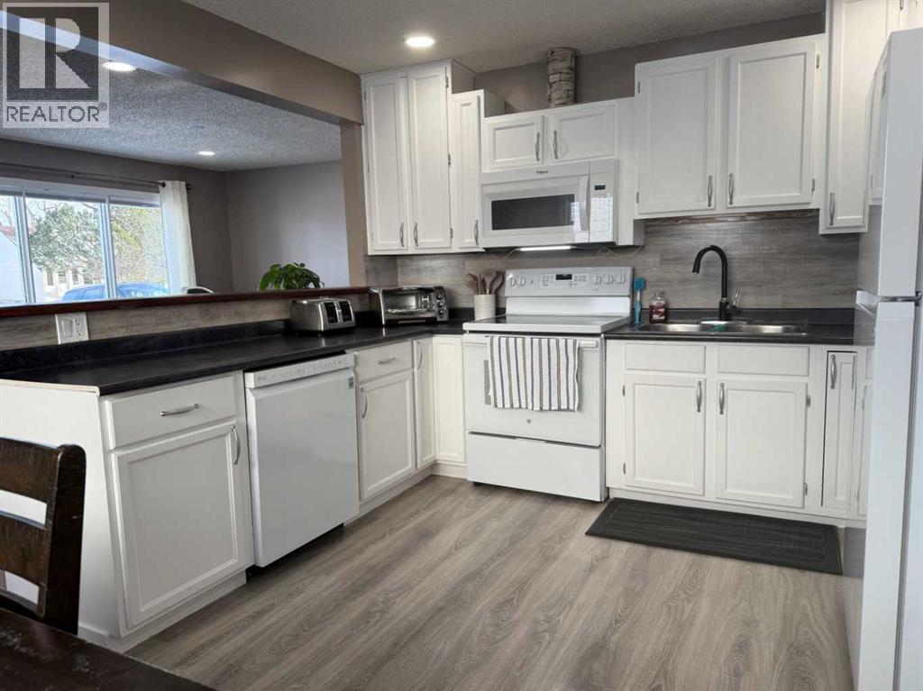 209 2 Street W, Bow Island, Alberta  T0K 0G0 - Photo 6 - A2273594