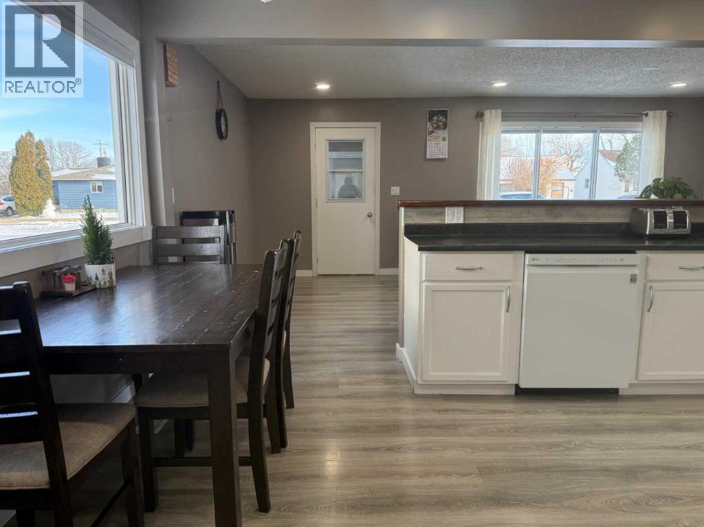 209 2 Street W, Bow Island, Alberta  T0K 0G0 - Photo 8 - A2273594