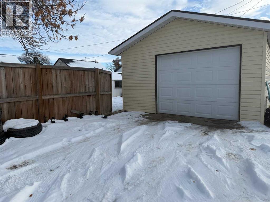 209 2 Street W, Bow Island, Alberta  T0K 0G0 - Photo 33 - A2273594