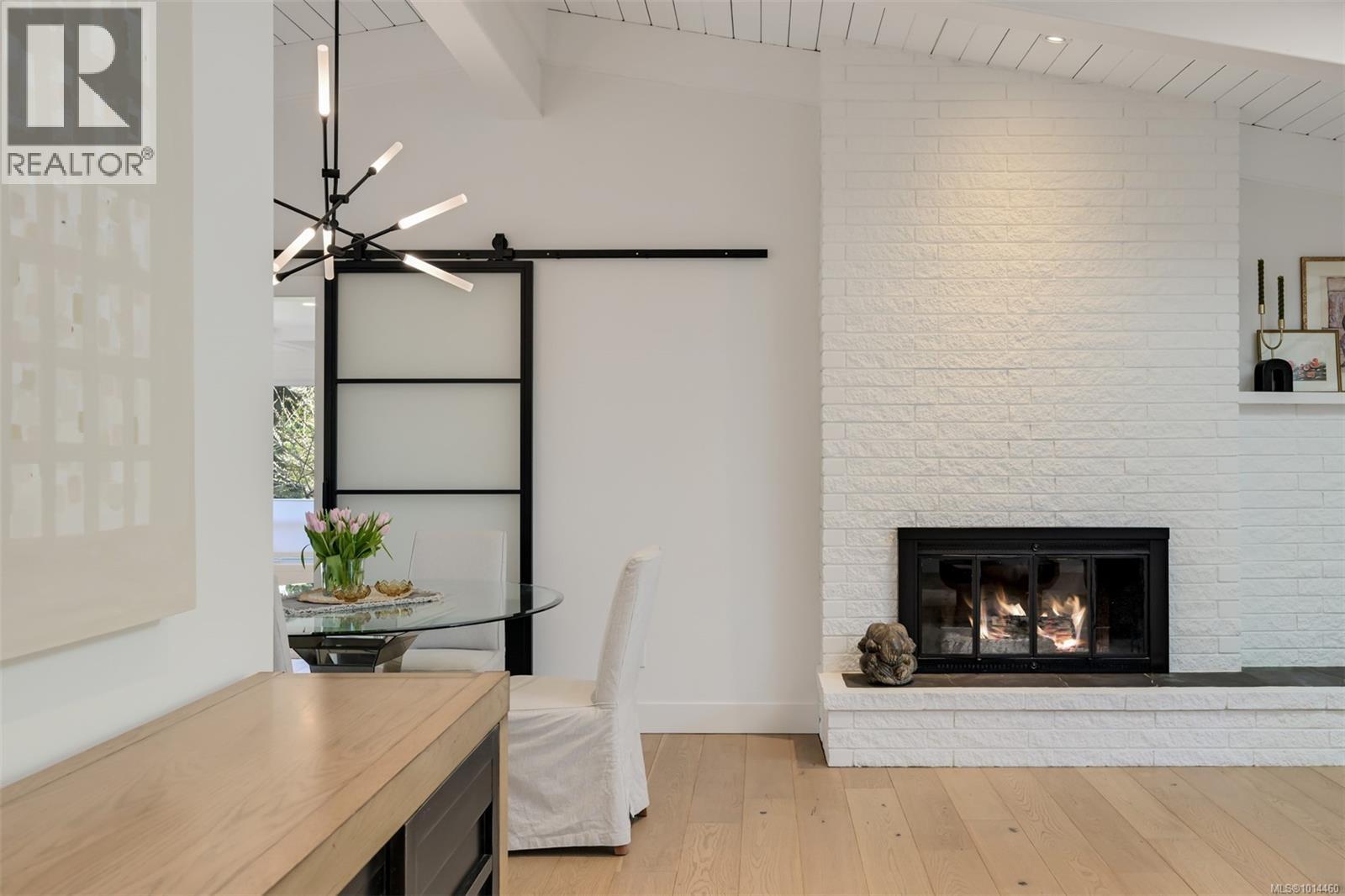 1941 Appleton Pl, Saanich, British Columbia  V8N 3A3 - Photo 9 - 1014460