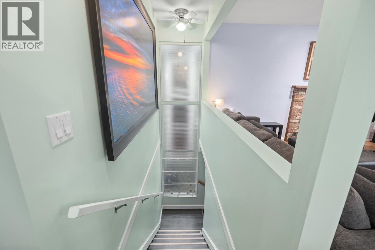 8225 18th Avenue, Burnaby, British Columbia  V3N 1K4 - Photo 3 - R3073295