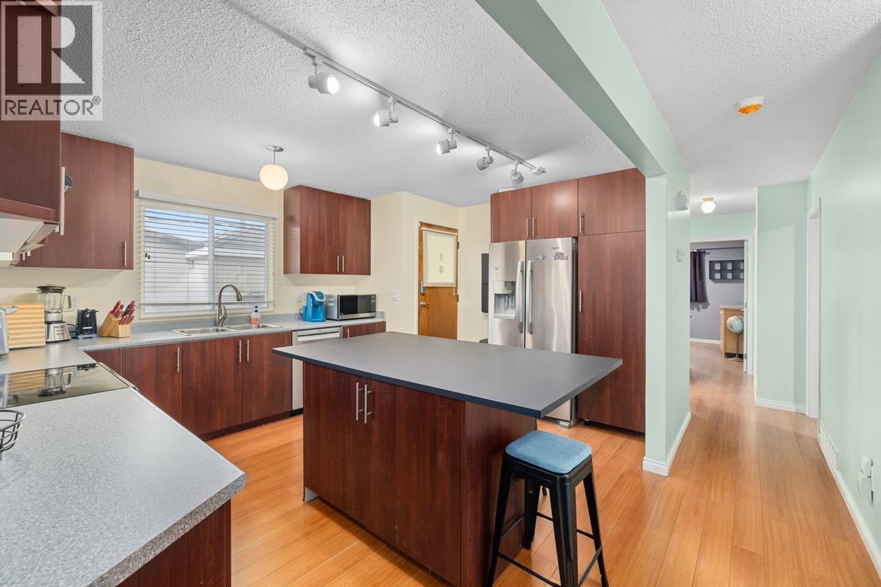 8225 18th Avenue, Burnaby, British Columbia  V3N 1K4 - Photo 8 - R3073295