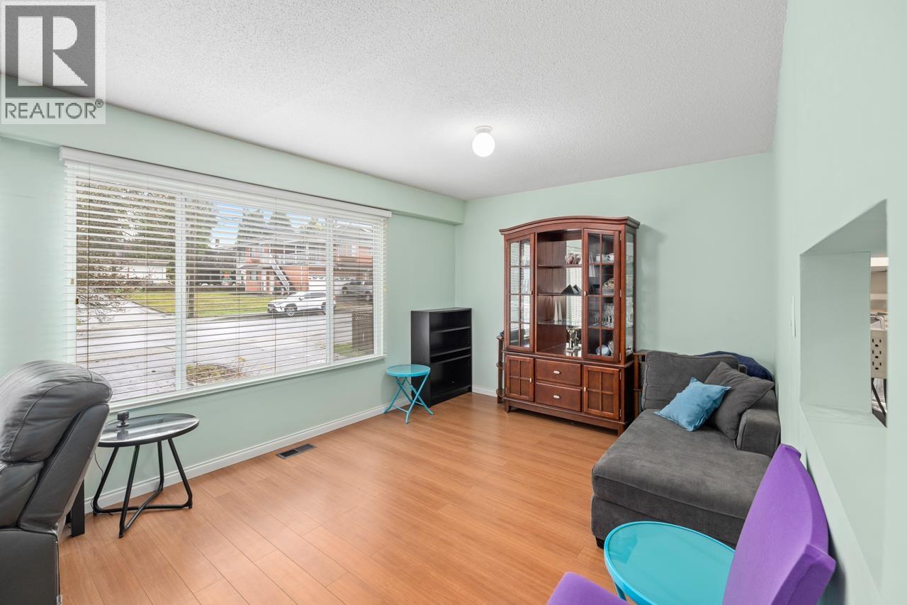 8225 18th Avenue, Burnaby, British Columbia  V3N 1K4 - Photo 6 - R3073295