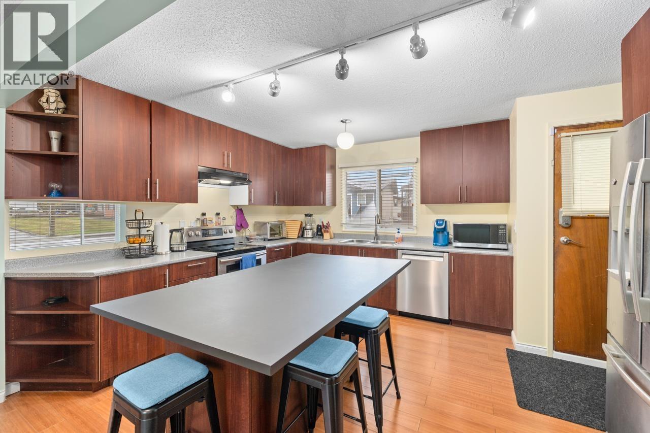 8225 18th Avenue, Burnaby, British Columbia  V3N 1K4 - Photo 9 - R3073295