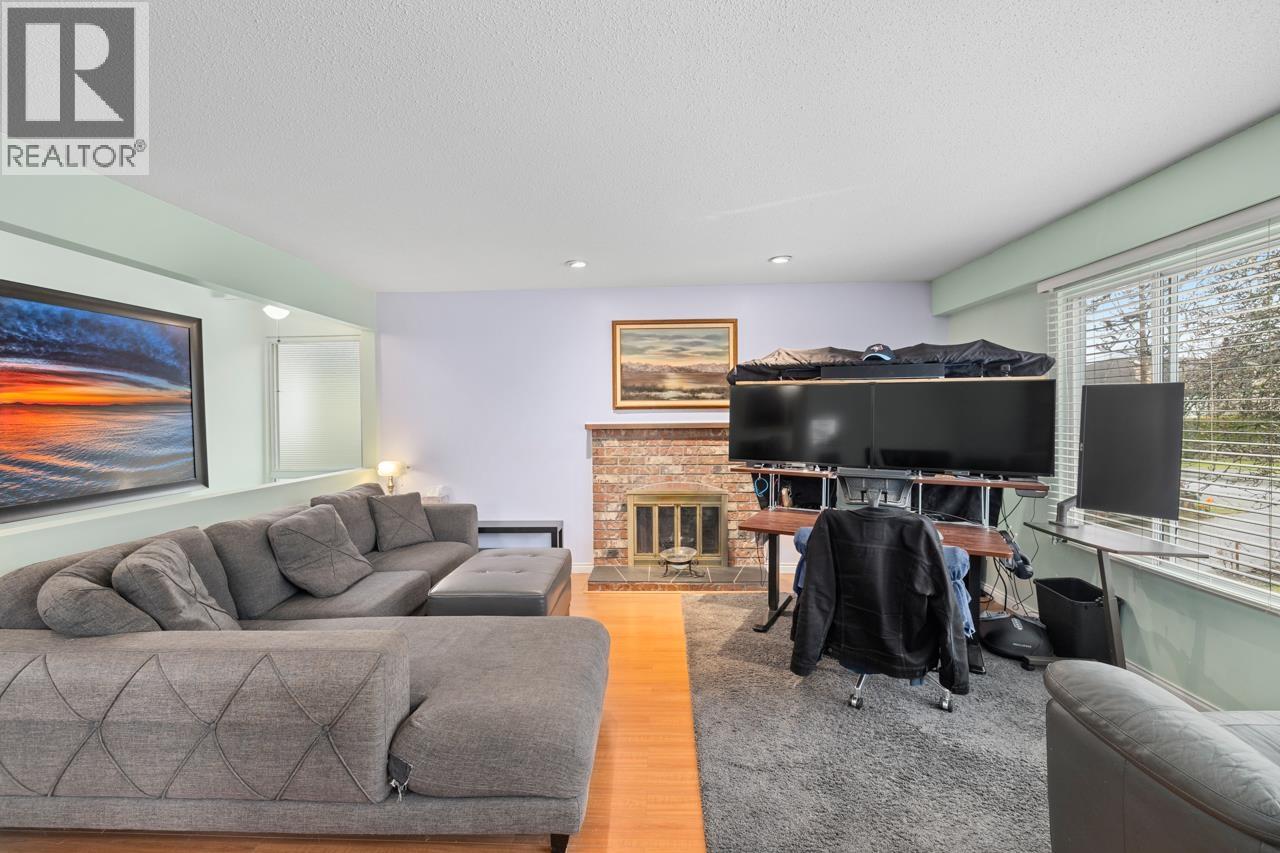 8225 18th Avenue, Burnaby, British Columbia  V3N 1K4 - Photo 4 - R3073295