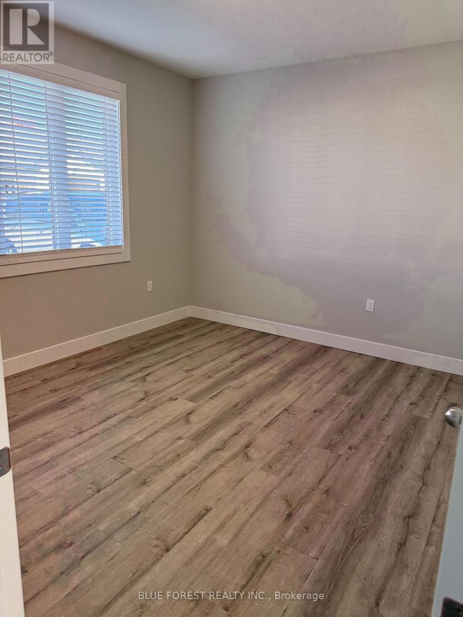 9 - 282 Main Street, Southwest Middlesex, Ontario  N0L 1M0 - Photo 14 - X12616782