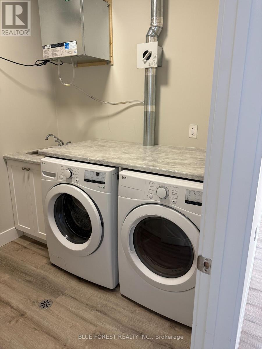 9 - 282 Main Street, Southwest Middlesex, Ontario  N0L 1M0 - Photo 5 - X12616782