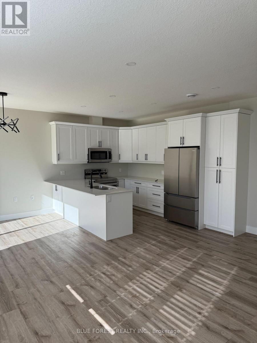 9 - 282 Main Street, Southwest Middlesex, Ontario  N0L 1M0 - Photo 7 - X12616782