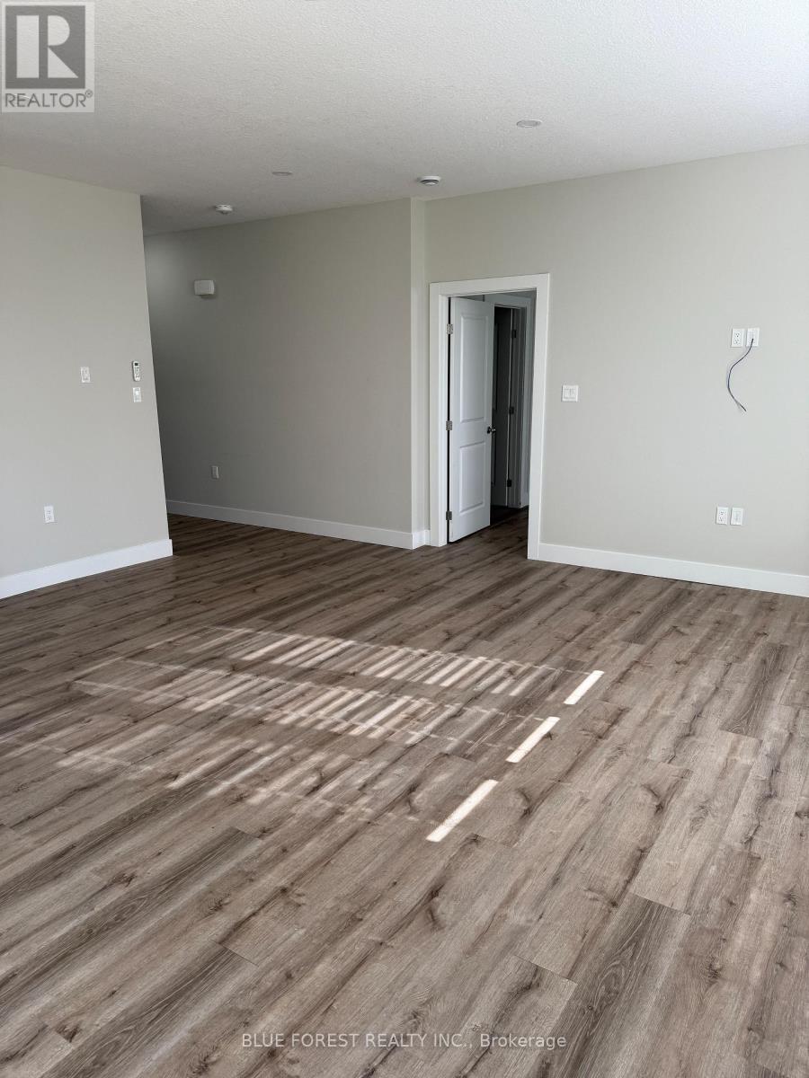 9 - 282 Main Street, Southwest Middlesex, Ontario  N0L 1M0 - Photo 9 - X12616782