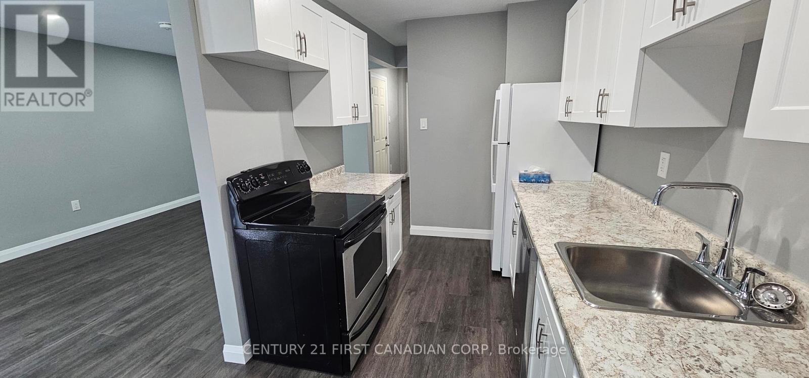 1005 Lanark Place, Sarnia, Ontario  N7S 4E5 - Photo 5 - X12616848