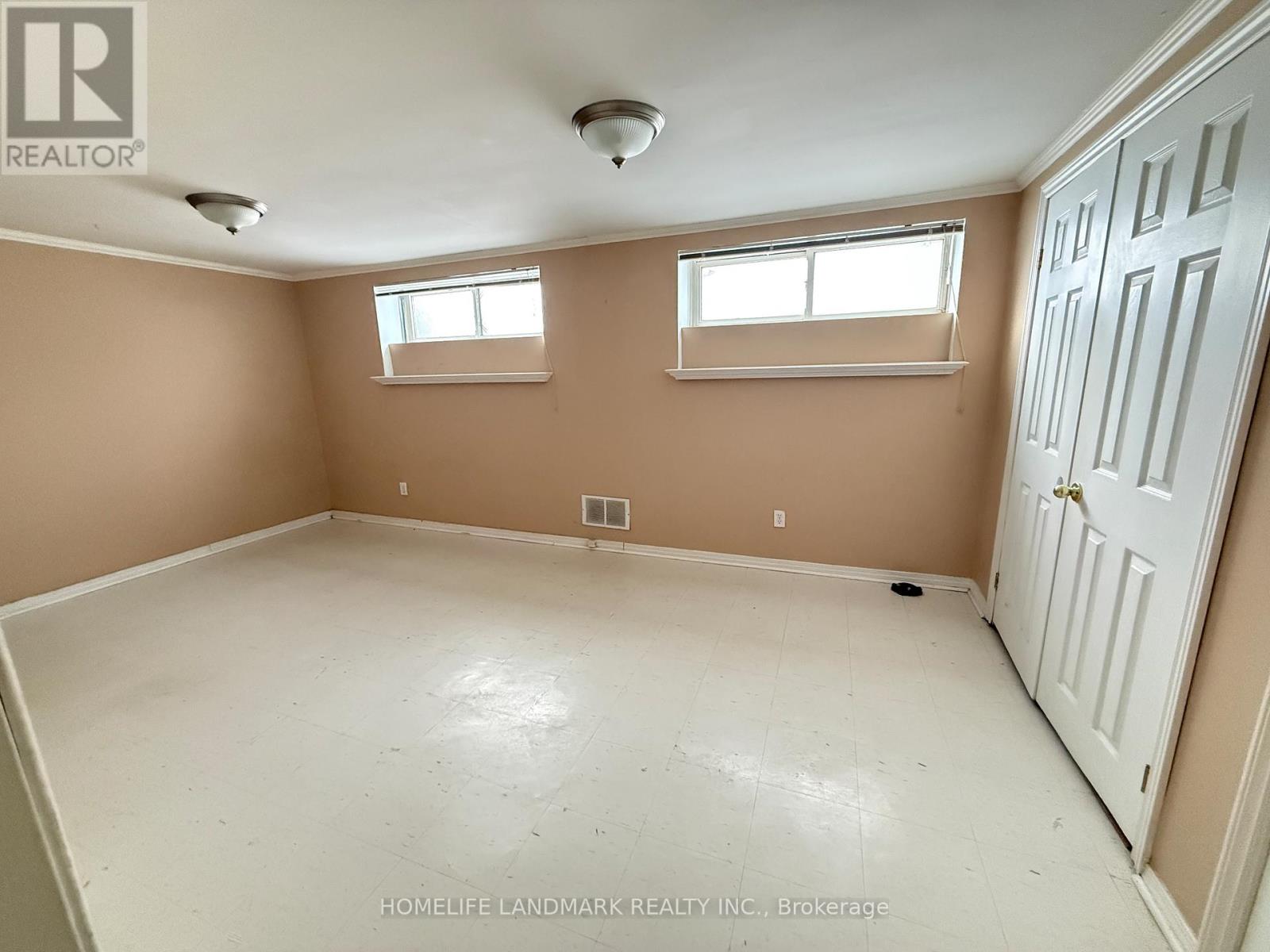 157 Sussex Avenue, Richmond Hill, Ontario  L4C 2E9 - Photo 11 - N12612698