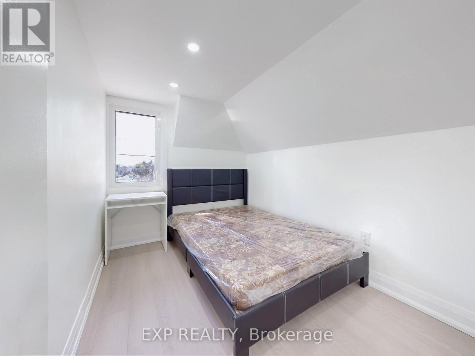 685 Jane Street, Toronto, Ontario  M6N 4A6 - Photo 21 - W12616128