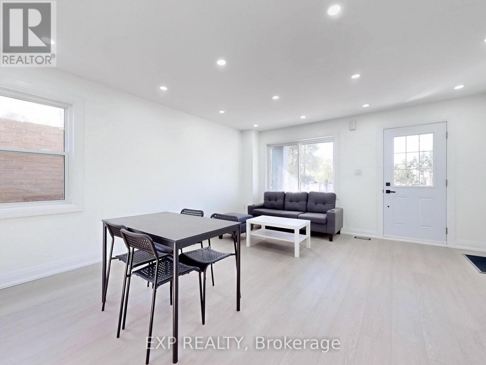 685 Jane Street, Toronto, Ontario  M6N 4A6 - Photo 10 - W12616128