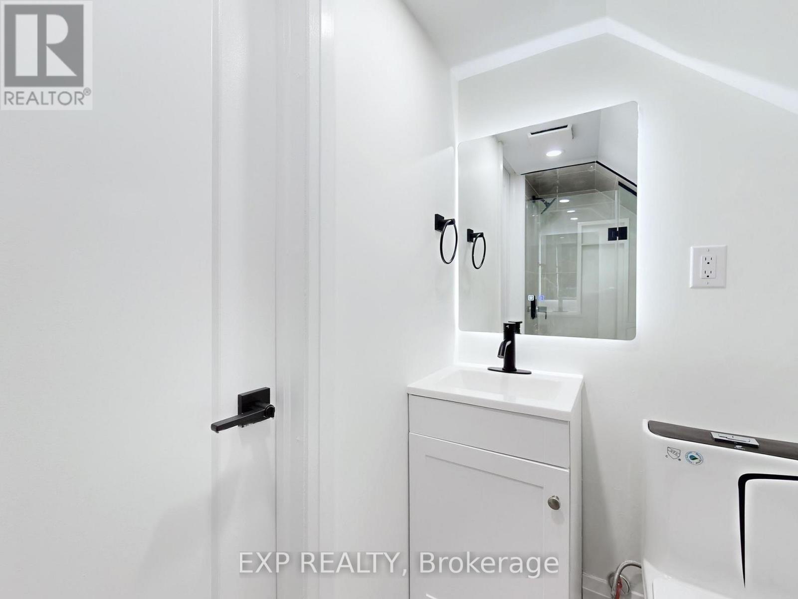 685 Jane Street, Toronto, Ontario  M6N 4A6 - Photo 19 - W12616128