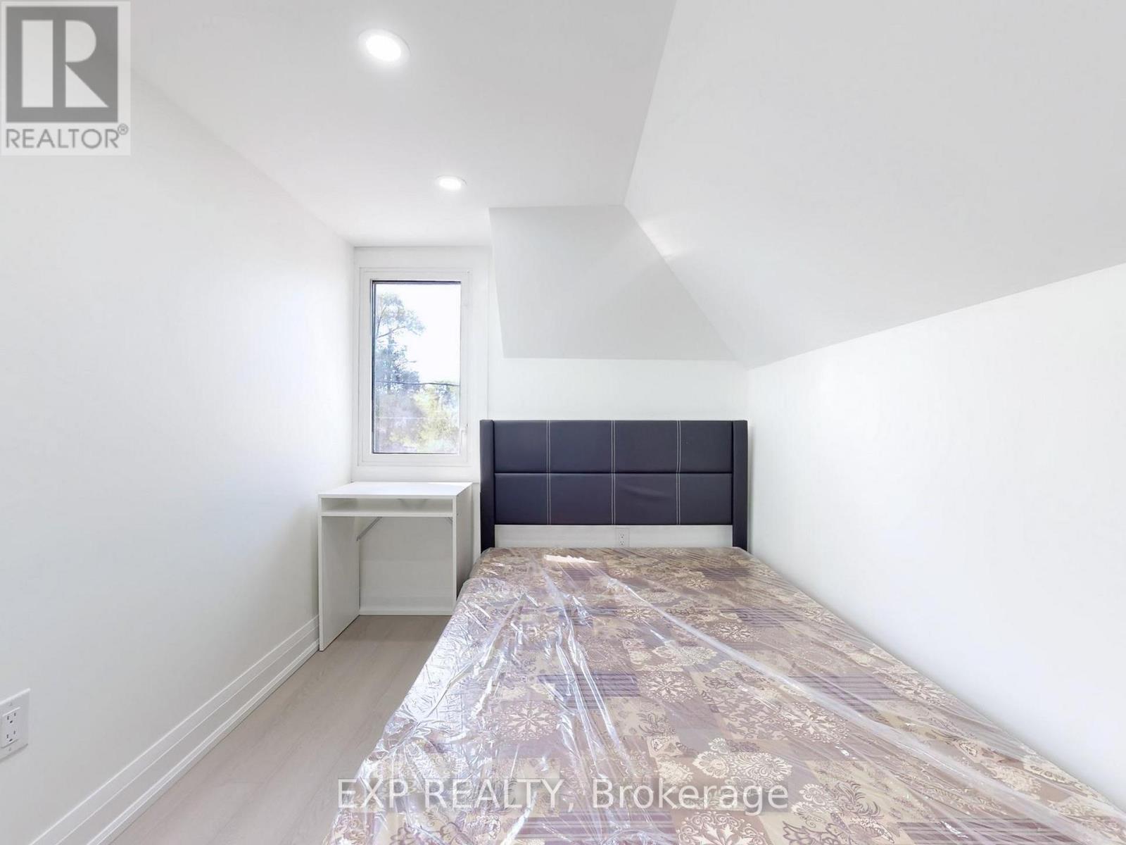 685 Jane Street, Toronto, Ontario  M6N 4A6 - Photo 22 - W12616128