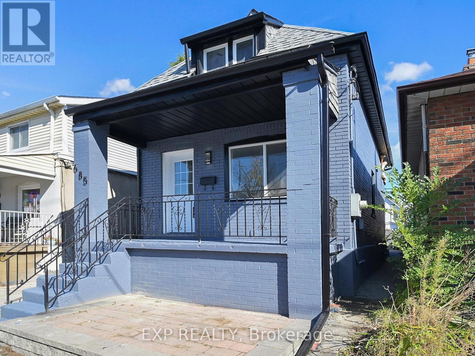 685 Jane Street, Toronto, Ontario  M6N 4A6 - Photo 3 - W12616128