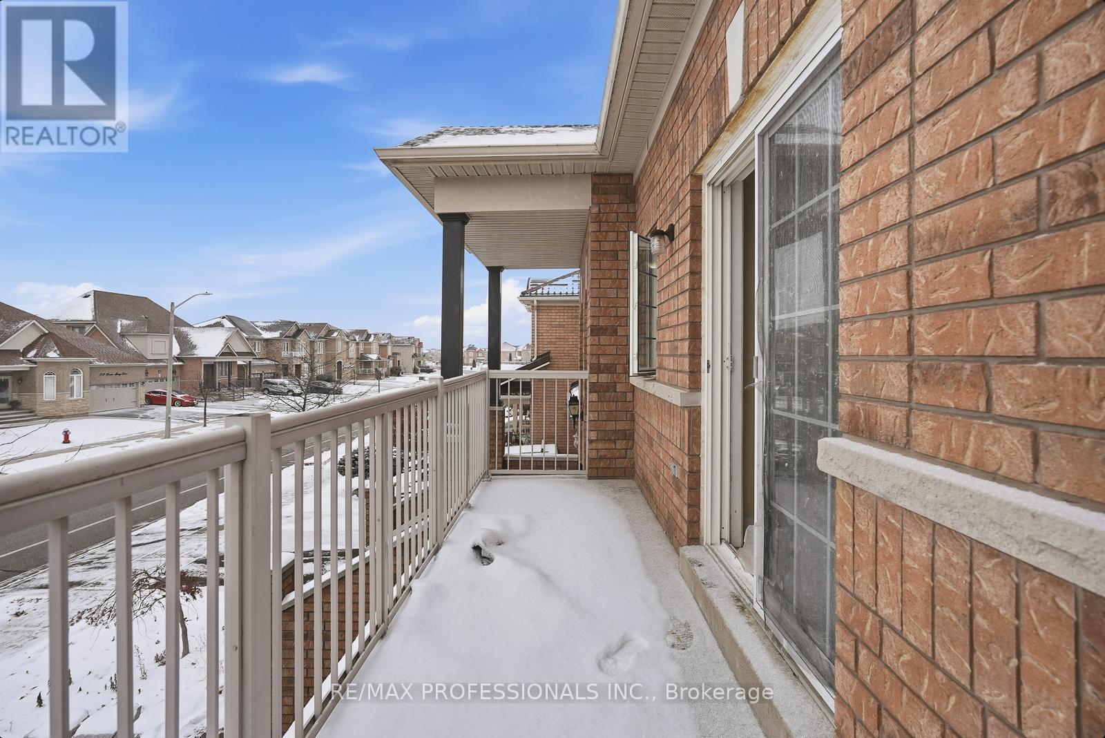 370 Queen Mary Drive, Brampton, Ontario  L7A 3T1 - Photo 10 - W12616524
