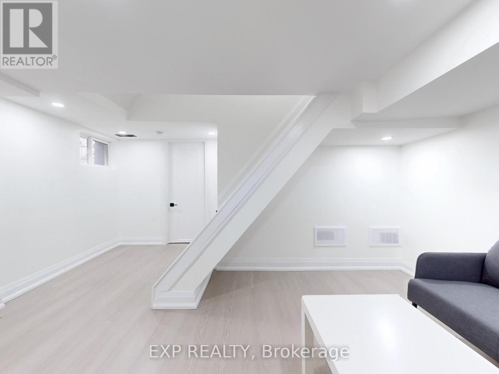 685 Jane Street, Toronto, Ontario  M6N 4A6 - Photo 26 - W12616128