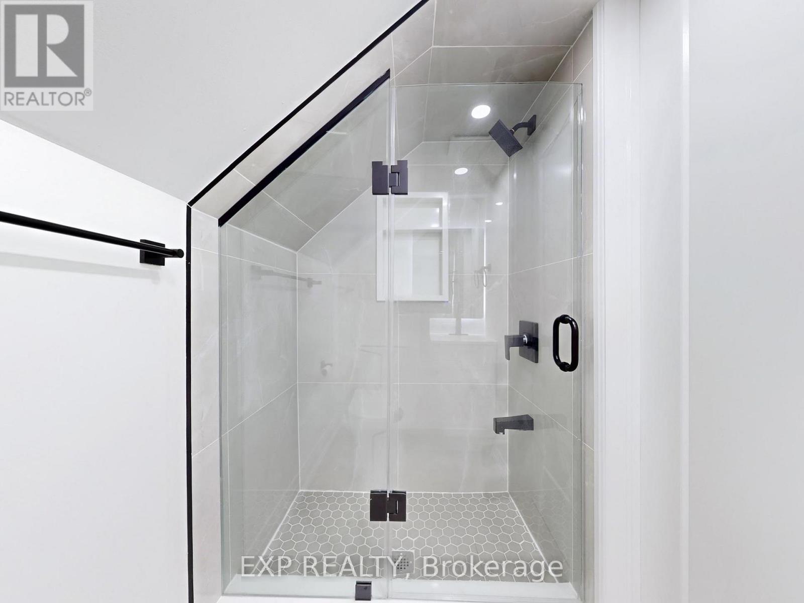 685 Jane Street, Toronto, Ontario  M6N 4A6 - Photo 20 - W12616128