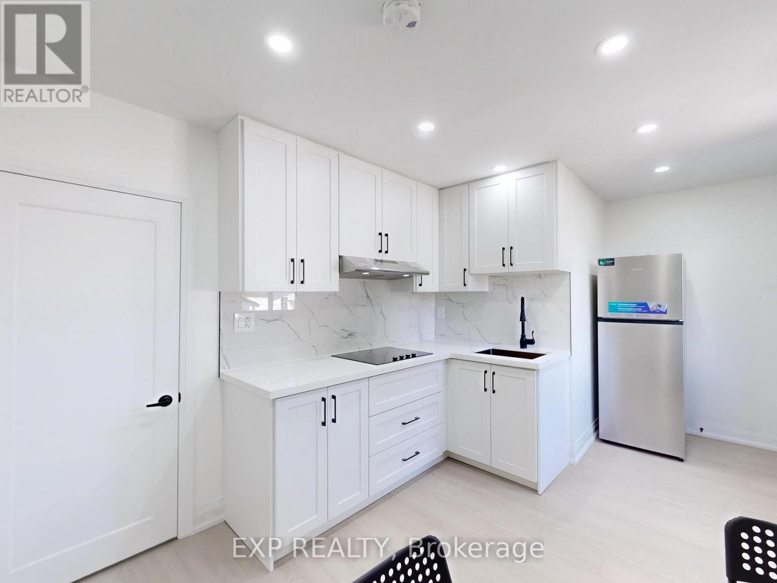 685 Jane Street, Toronto, Ontario  M6N 4A6 - Photo 27 - W12616128