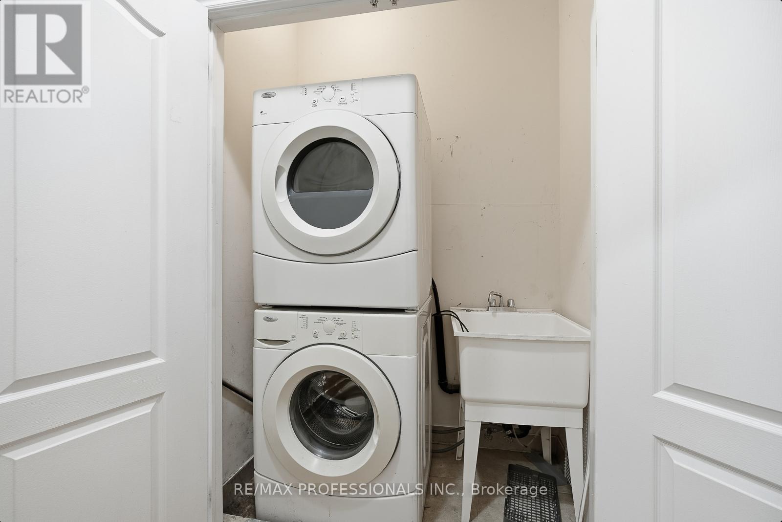 370 Queen Mary Drive, Brampton, Ontario  L7A 3T1 - Photo 15 - W12616524