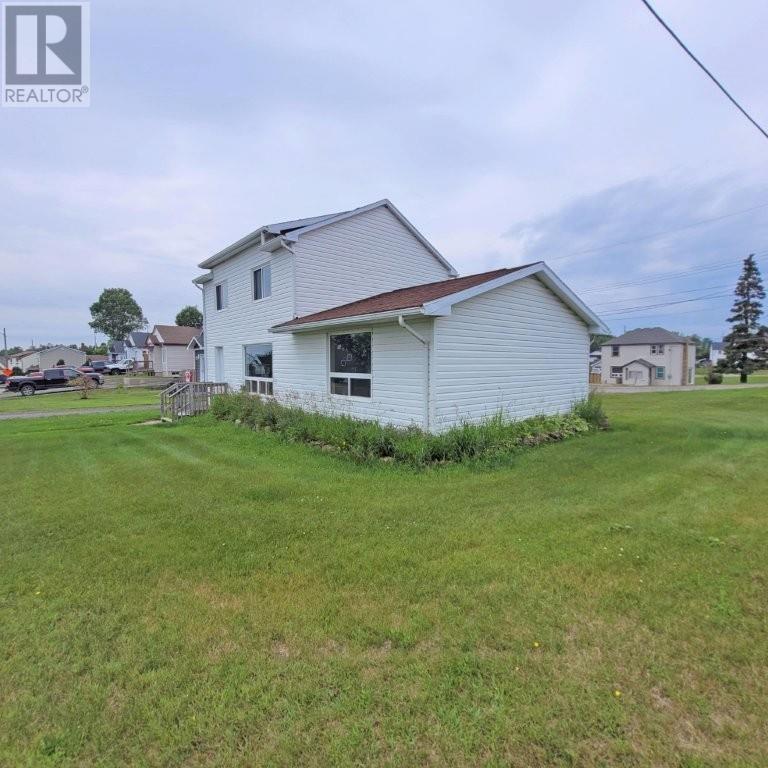 2 Howe Street, Marathon, Ontario  P0T 2E0 - Photo 2 - TB252296
