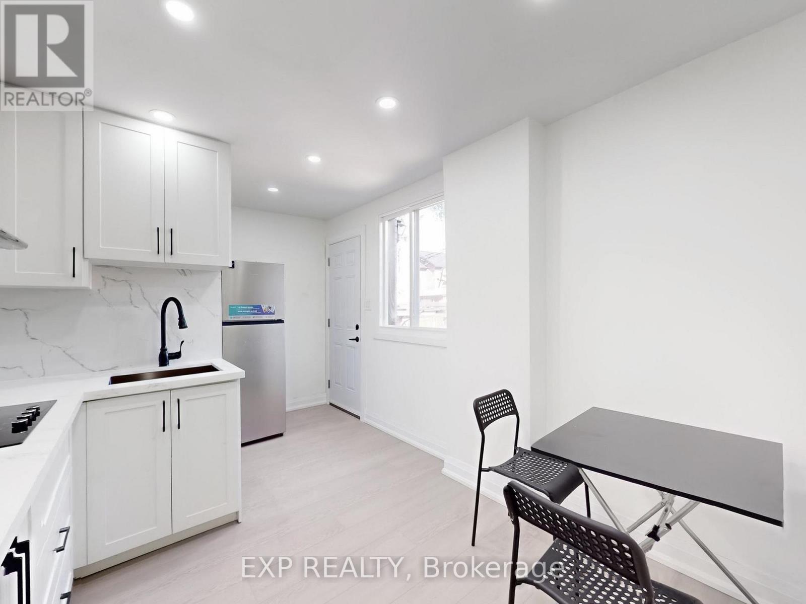 685 Jane Street, Toronto, Ontario  M6N 4A6 - Photo 28 - W12616128