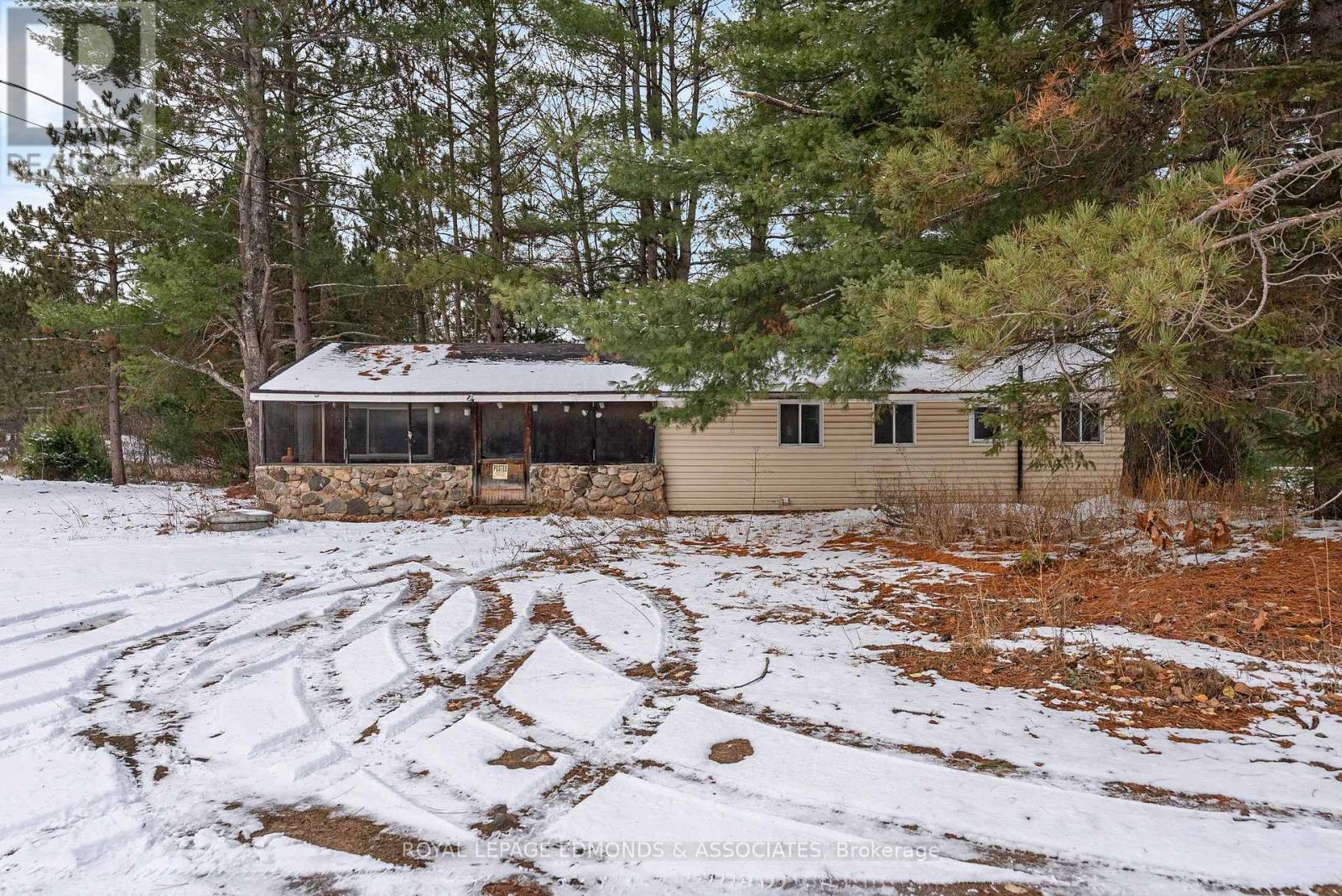 2815 Round Lake Road, Killaloe, Ontario K0J 2J0 - Photo 2 - X12616754