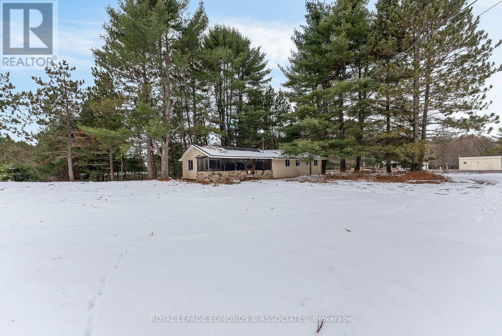 2815 Round Lake Road, Killaloe, Ontario K0J 2J0 - Photo 6 - X12616754