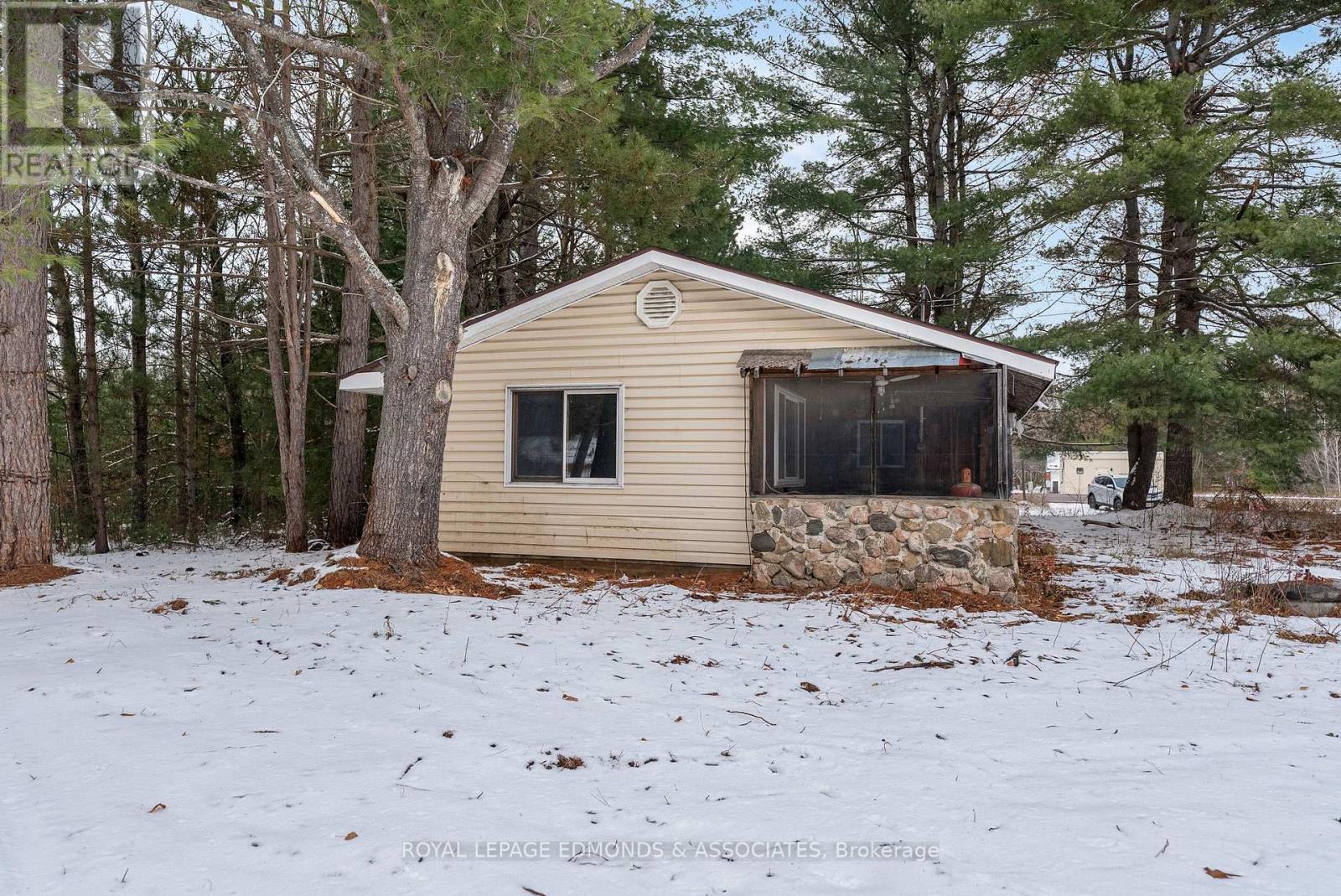 2815 Round Lake Road, Killaloe, Ontario K0J 2J0 - Photo 7 - X12616754