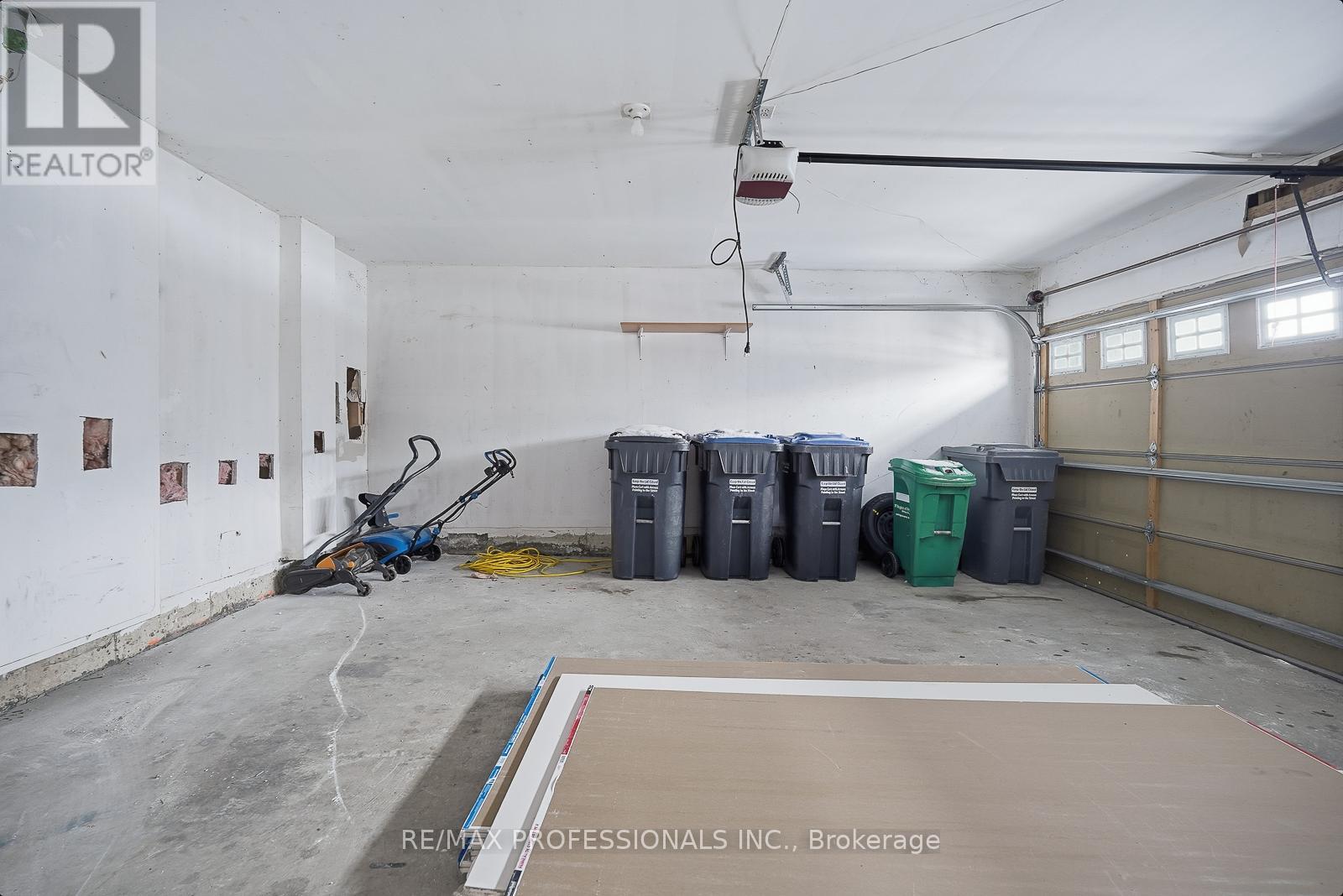 370 Queen Mary Drive, Brampton, Ontario  L7A 3T1 - Photo 27 - W12616524