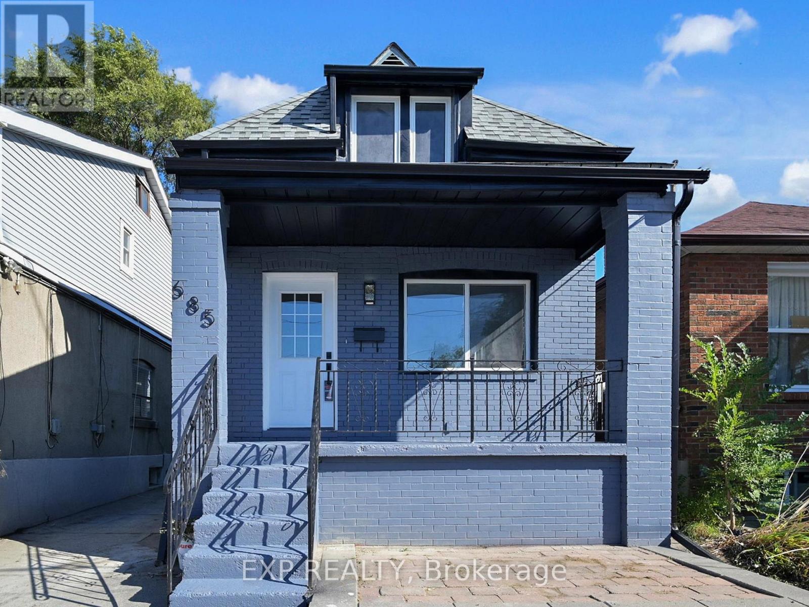 685 Jane Street, Toronto, Ontario  M6N 4A6 - Photo 1 - W12616128