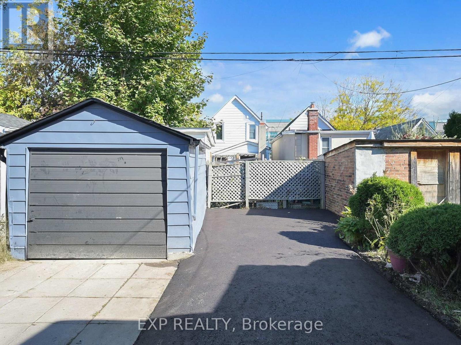 685 Jane Street, Toronto, Ontario  M6N 4A6 - Photo 41 - W12616128