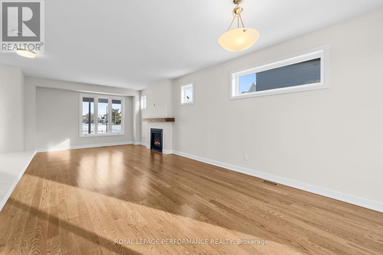 10 Academie Street, Russell, Ontario  K0A 1W0 - Photo 9 - X12616856