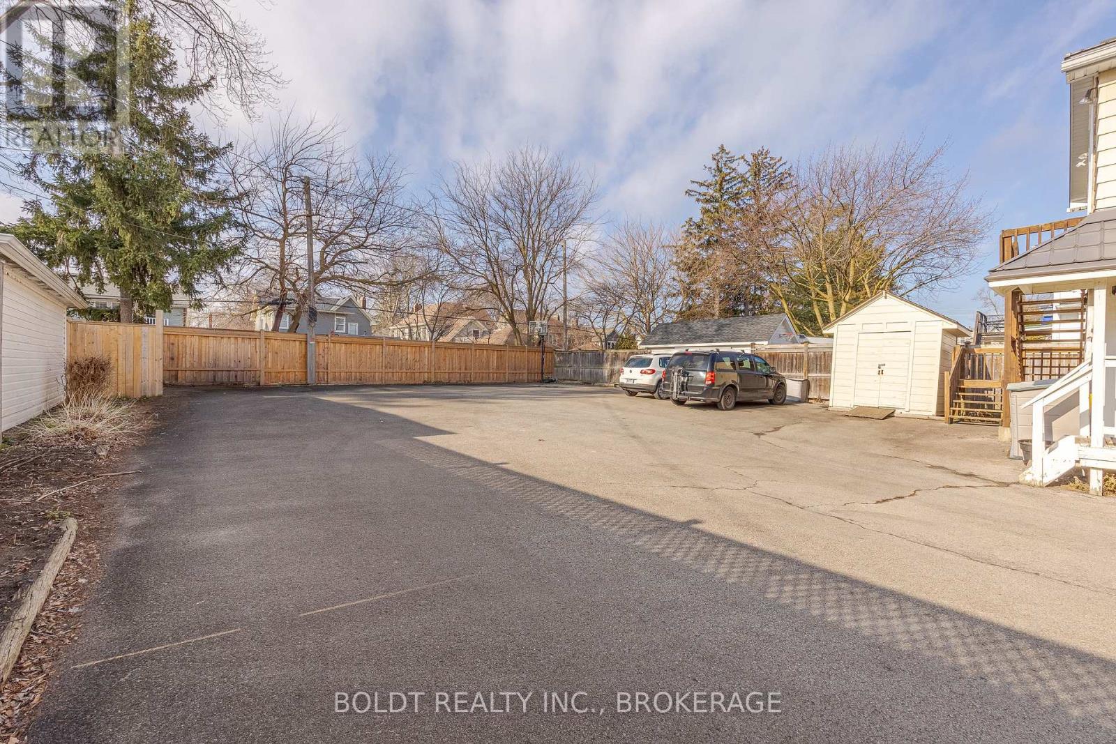 2d - 215 Ontario Street, St. Catharines, Ontario  L2R 5L2 - Photo 4 - X12616832