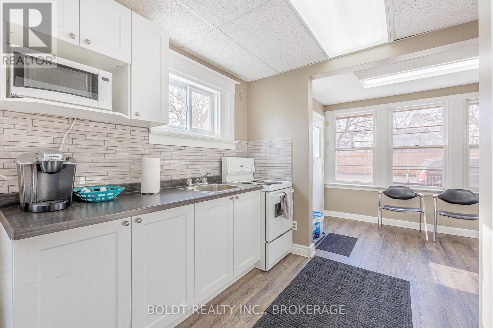 2d - 215 Ontario Street, St. Catharines, Ontario  L2R 5L2 - Photo 6 - X12616832